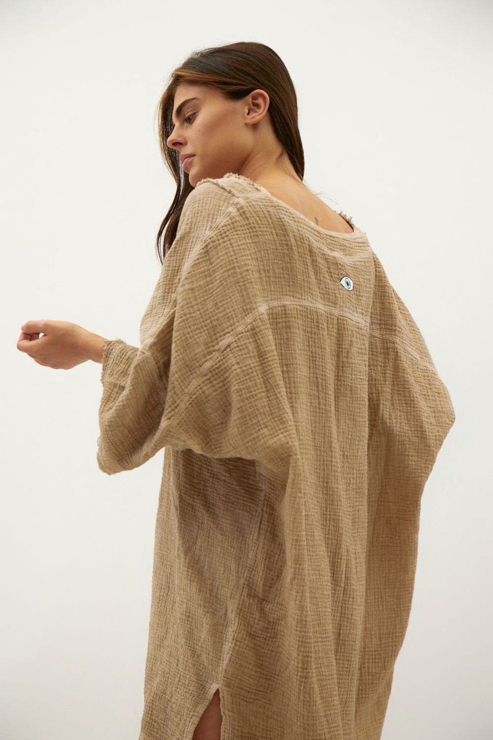 עליונית נשים TETRA RESORT V NECK ווש קאמל