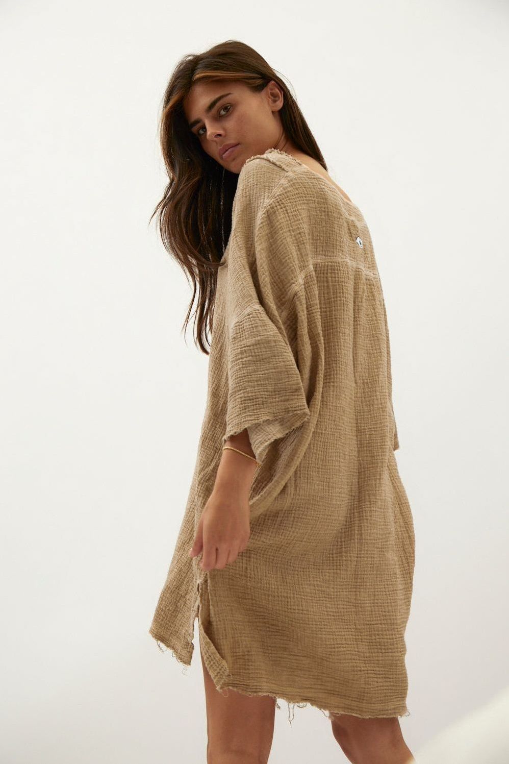 עליונית נשים TETRA RESORT V NECK ווש קאמל