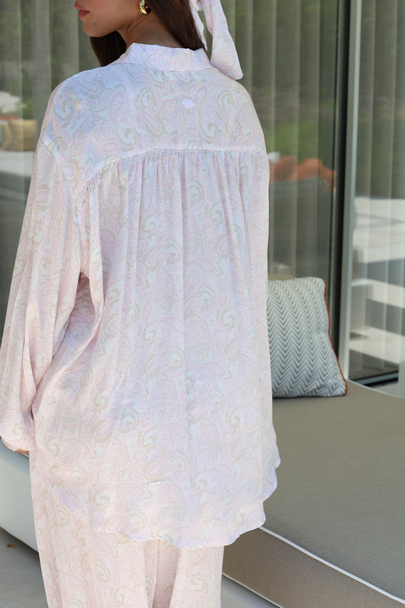 WHITE SAND OVER SIZE מכופתרת נשים