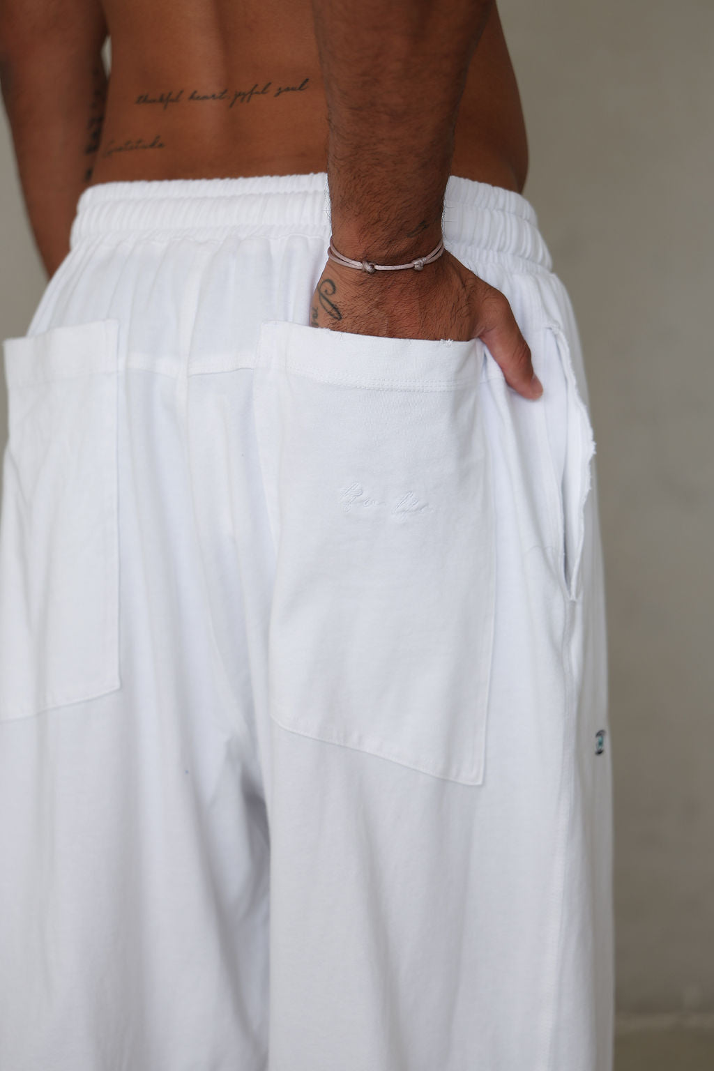 מכנס TIMELESS OVERSIZE לבן