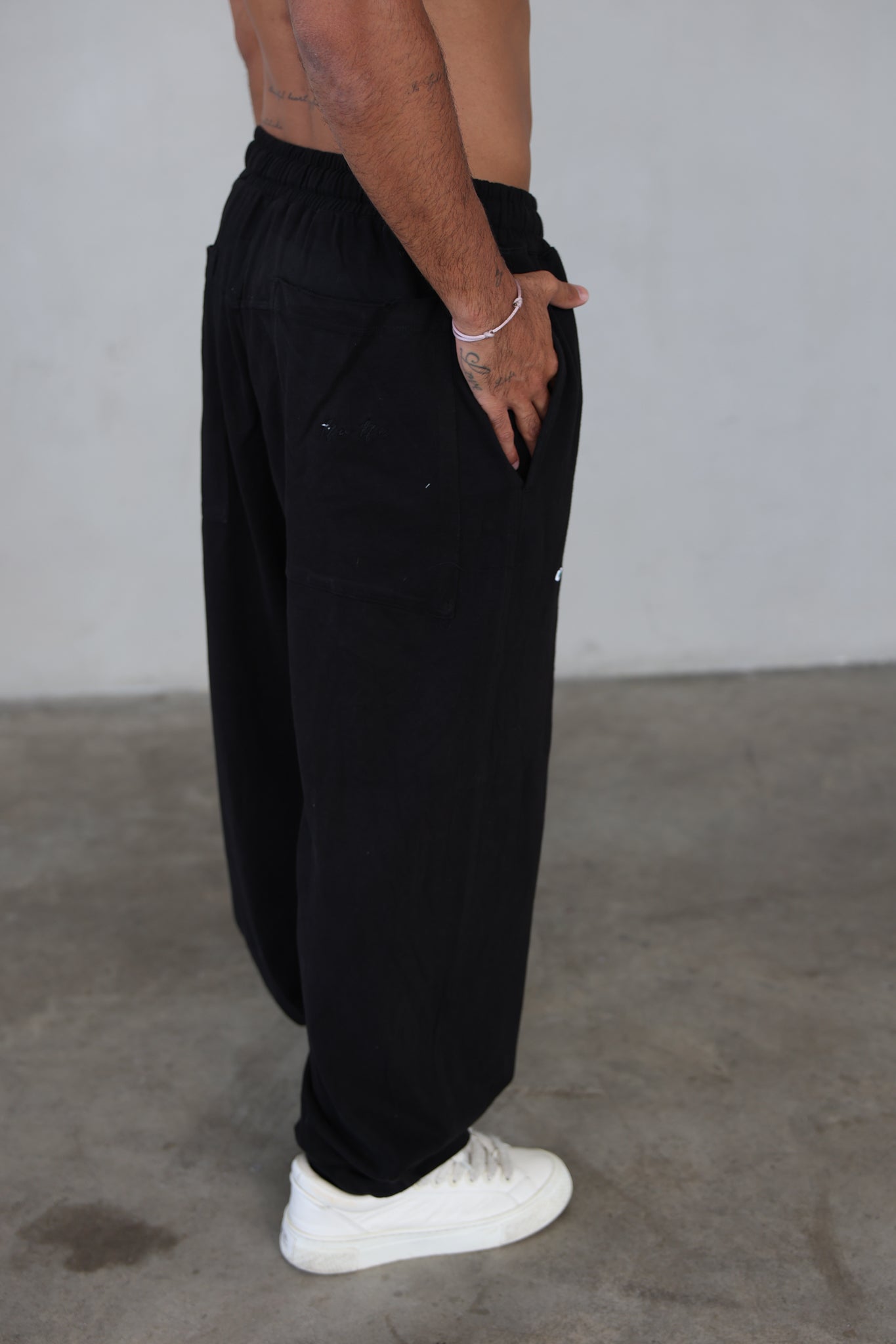מכנס TIMELESS OVERSIZE שחור