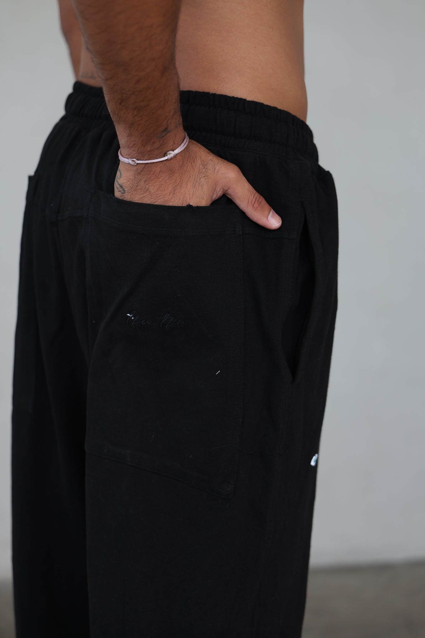 מכנס TIMELESS OVERSIZE שחור