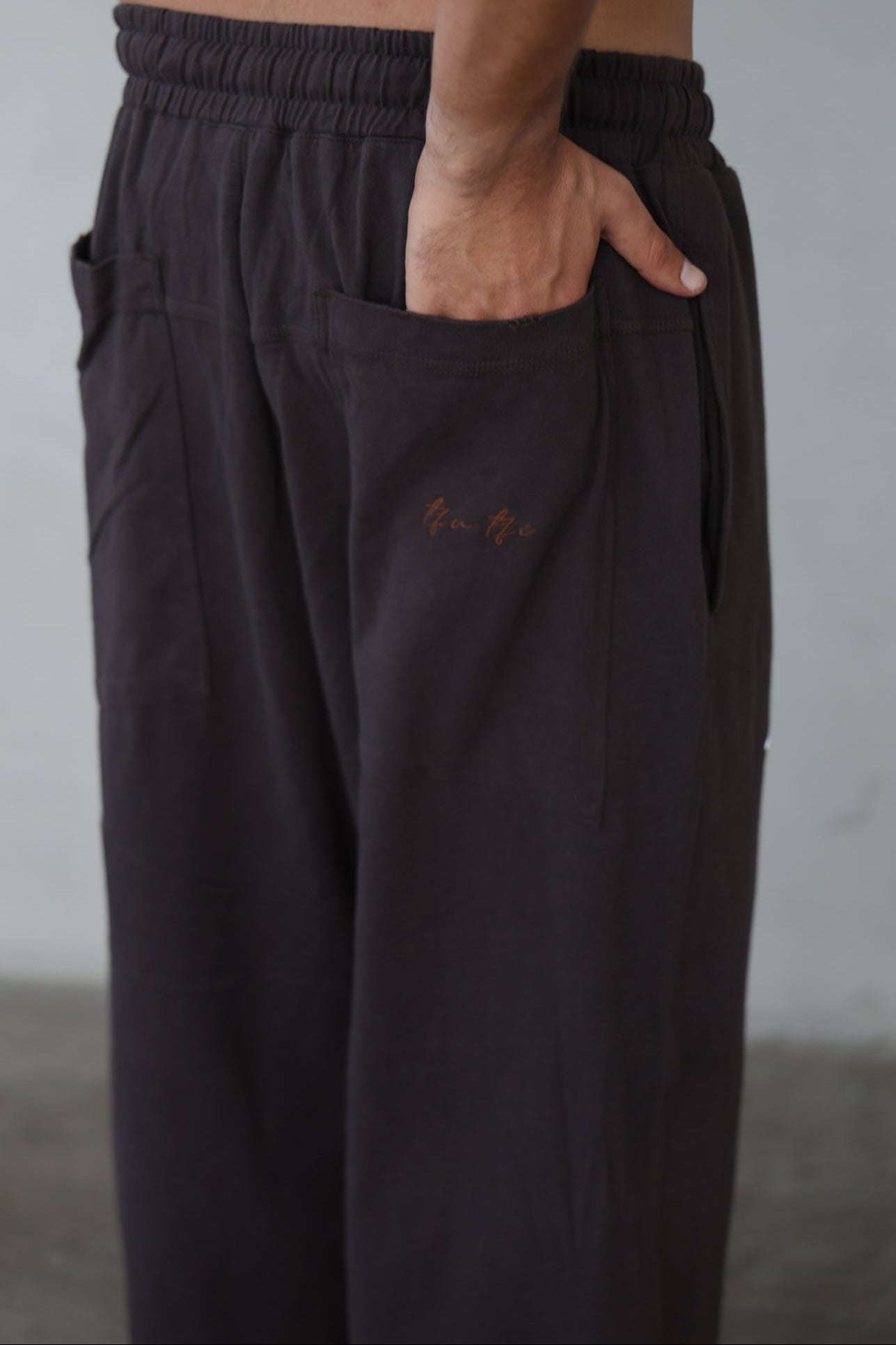 מכנס TIMELESS OVERSIZE חום