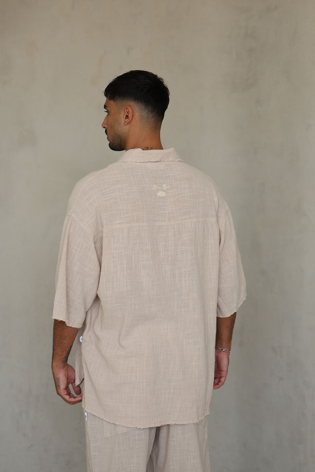 בז׳ COTTON מכופתרת קצרה פשתן