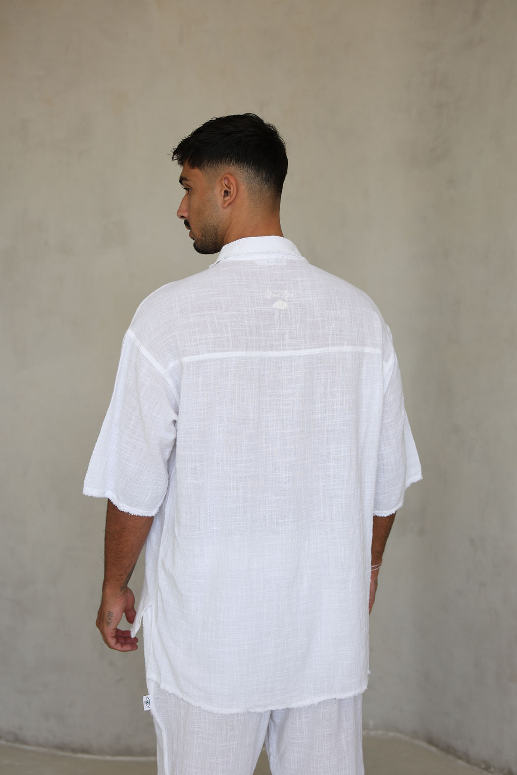 לבן COTTON מכופתרת קצרה פשתן