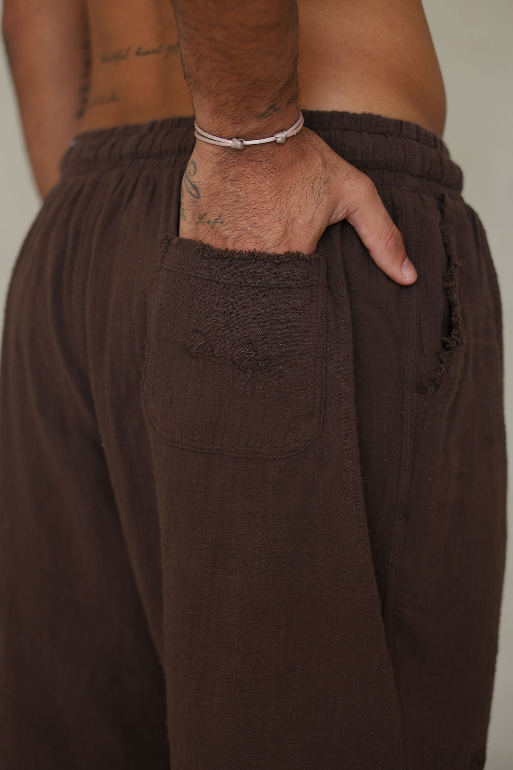 חום COTTON מכנס ברמודה פשתן