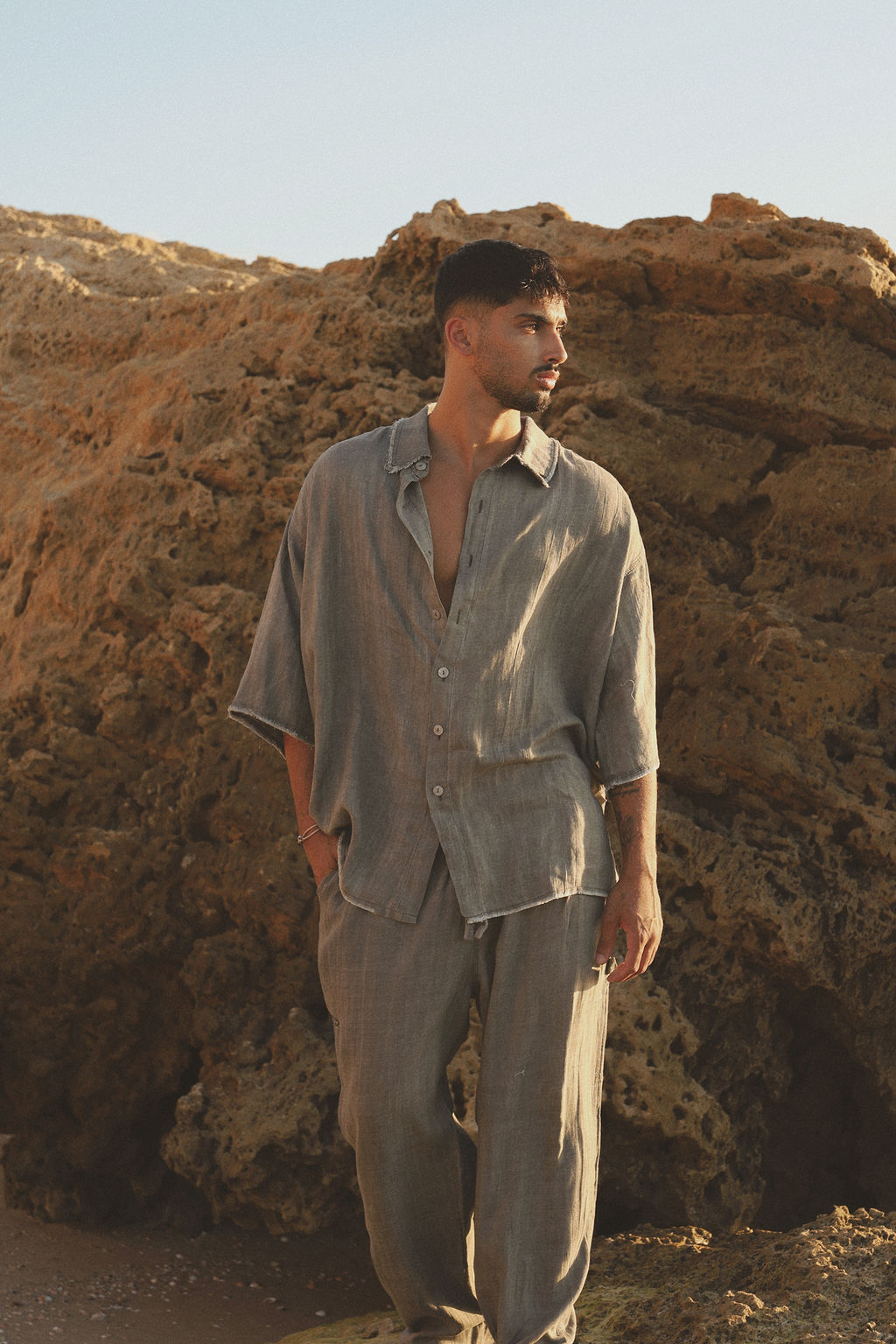 אפור LINEN מכופתרת שרוול קצר