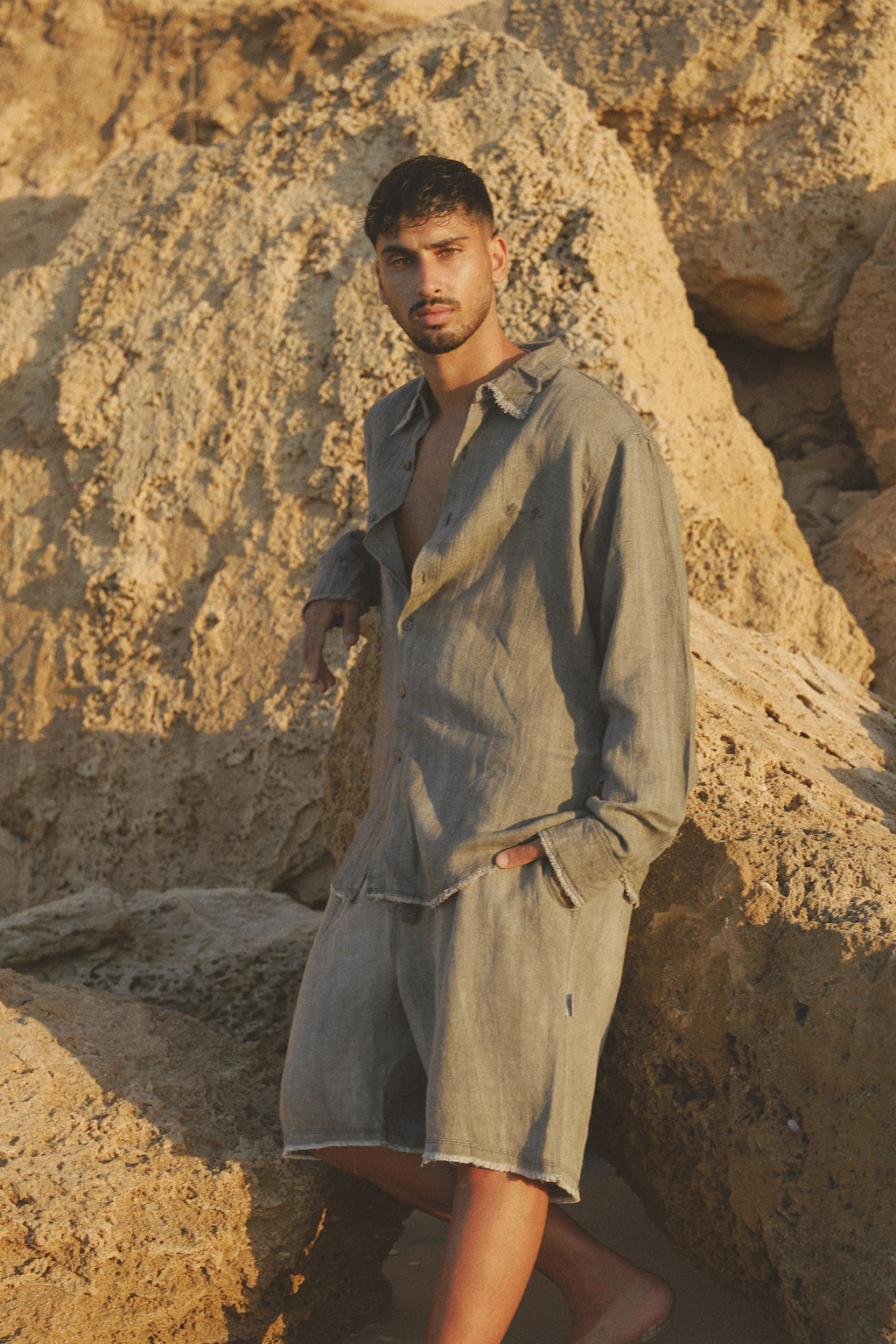 אפור LINEN מכופתרת