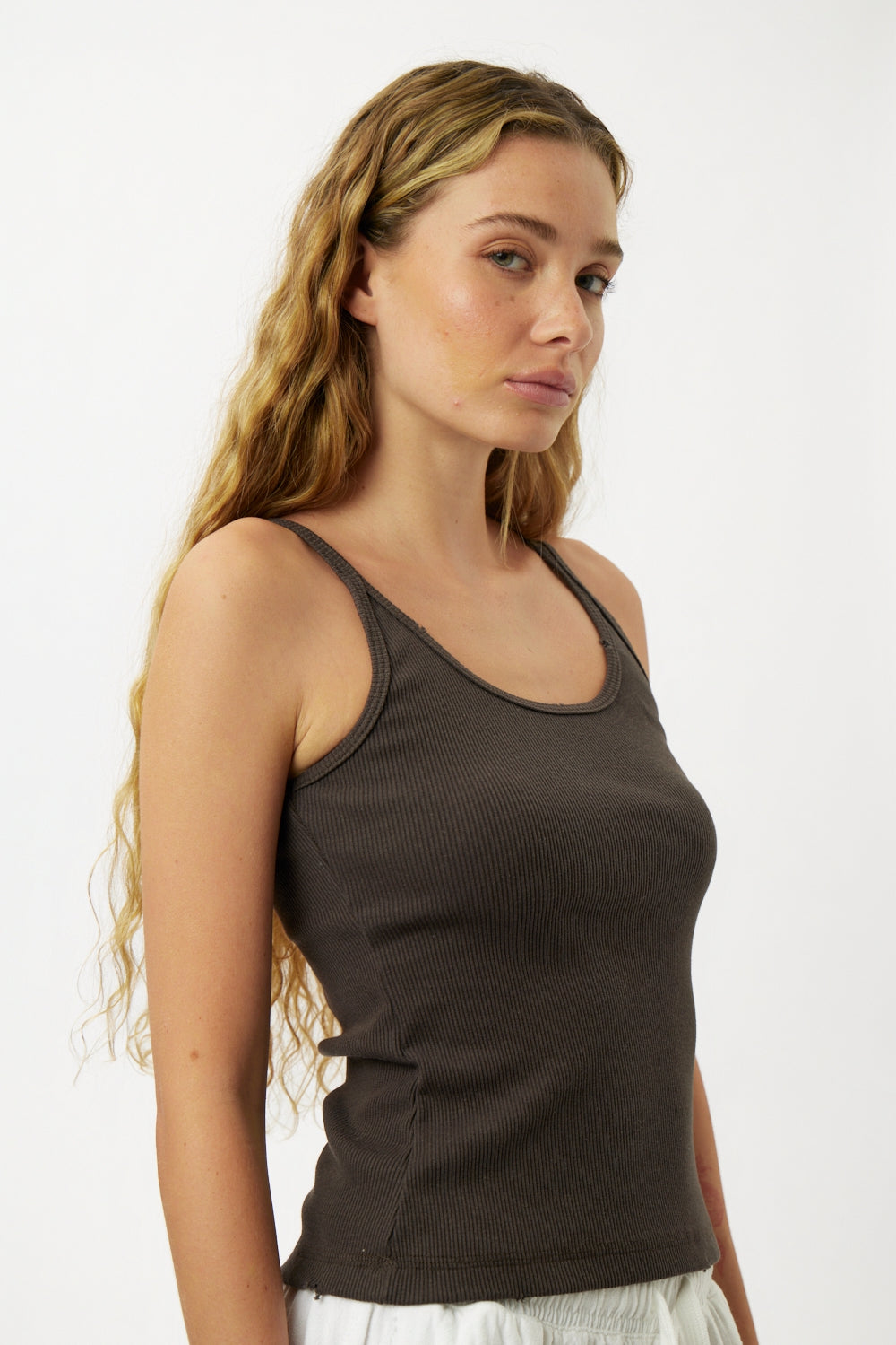 חום שוקולד SLIM COTTON גופיה